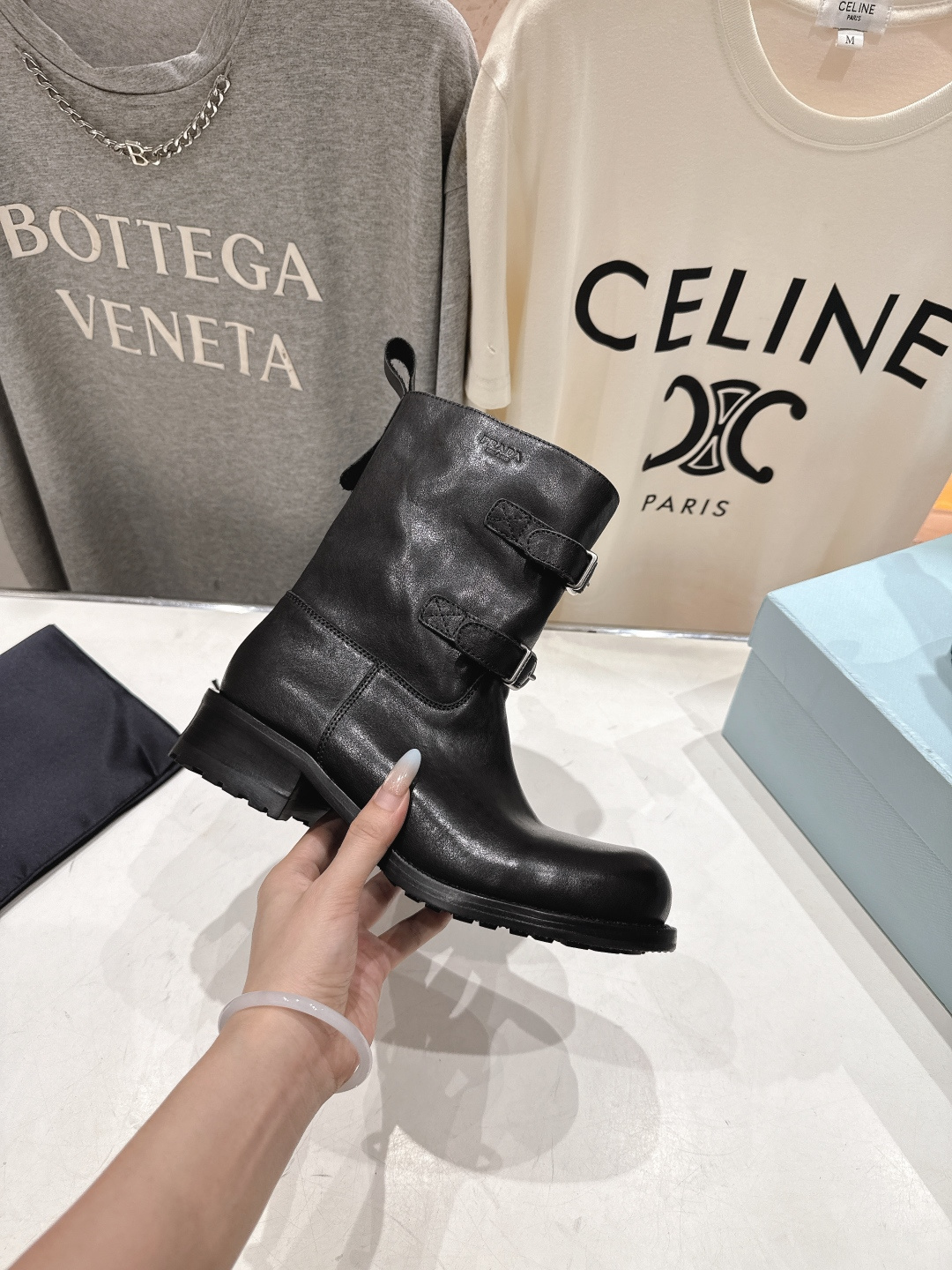 高版本出厂 prada/普拉达F041 2025ss最新厚底双搭扣马丁靴骑士靴短靴，非常耐看的一款走秀款