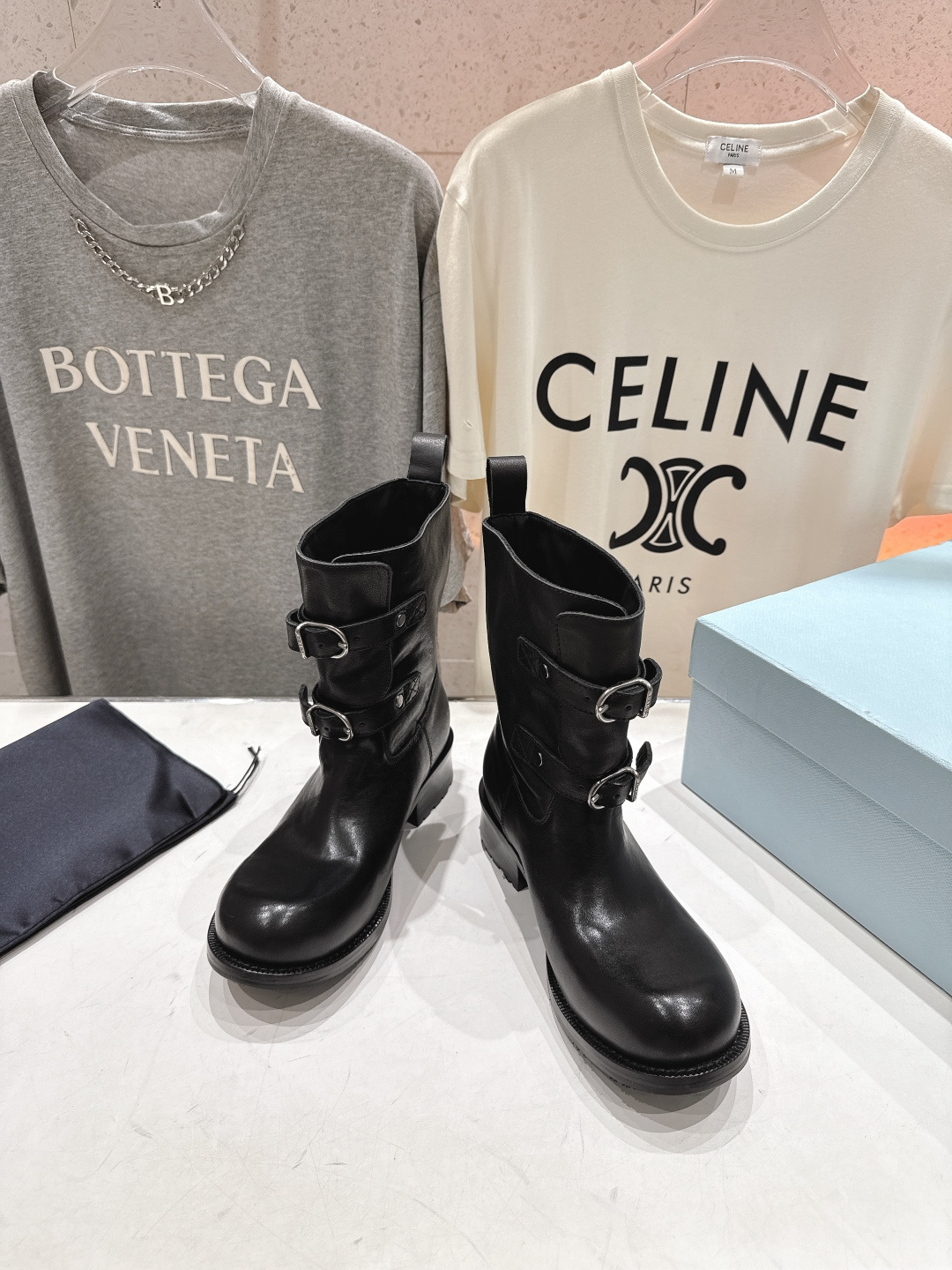 高版本出厂 prada/普拉达F041 2025ss最新厚底双搭扣马丁靴骑士靴短靴，非常耐看的一款走秀款