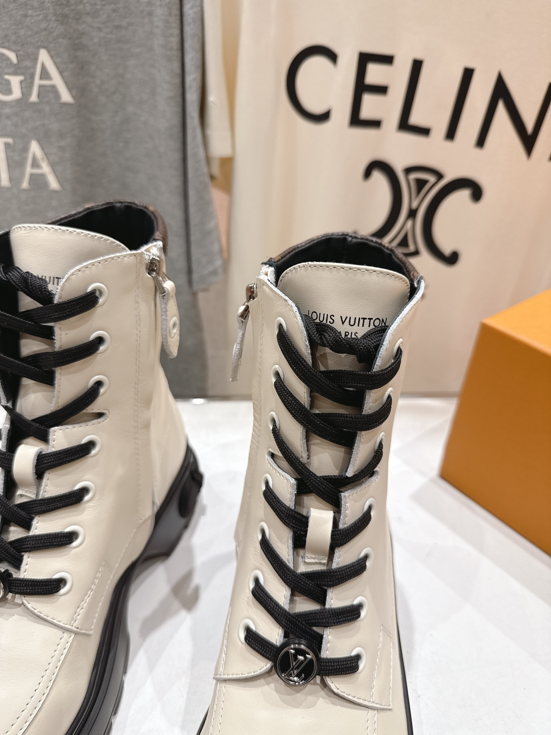 高版本出厂 LOUIS VUITTON 25ss LV驴牌新款系带英伦风帅气厚底马丁靴短靴楦型百搭瘦脚y