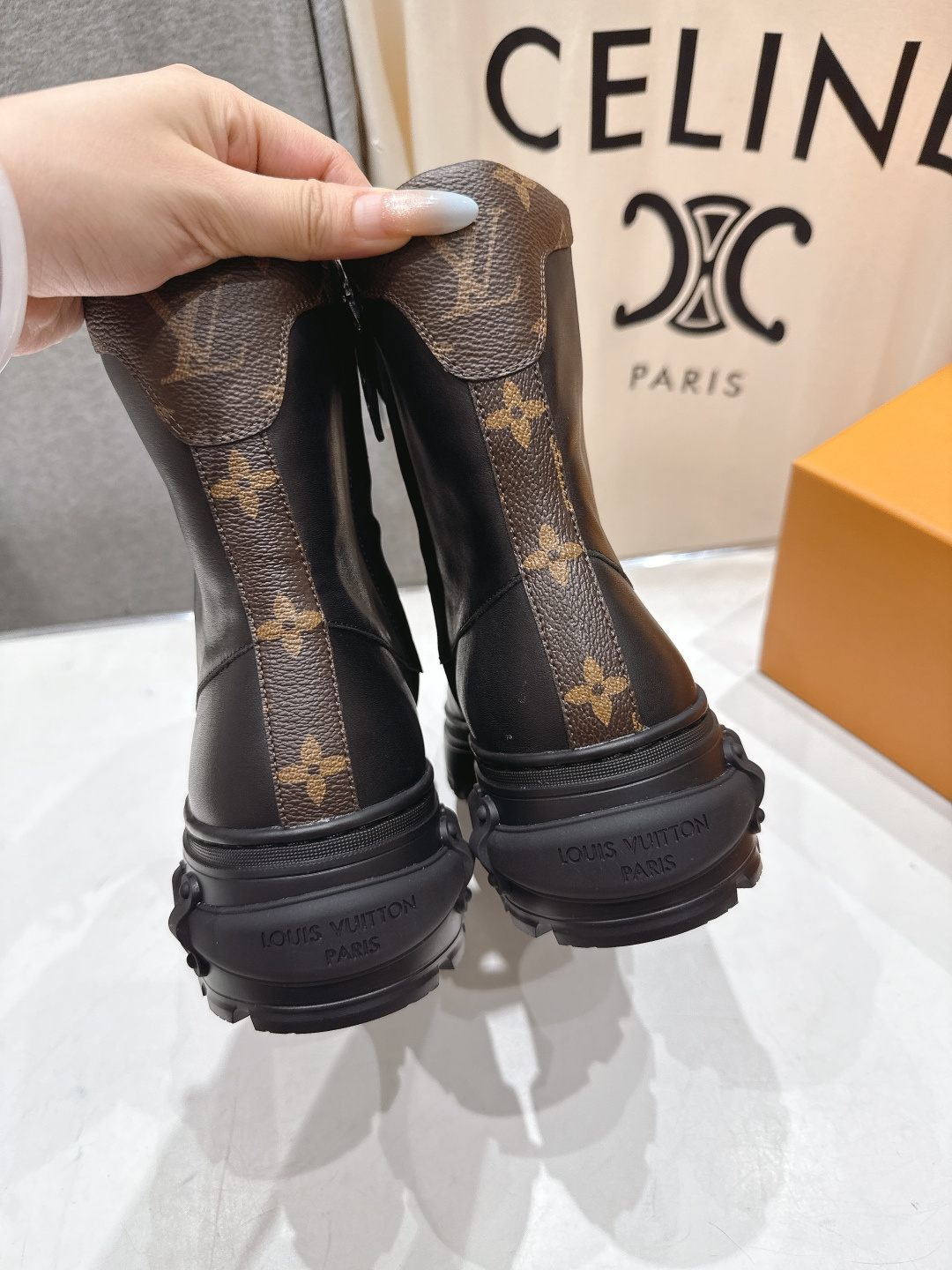 高版本出厂 LOUIS VUITTON 25ss LV驴牌新款系带英伦风帅气厚底马丁靴短靴楦型百搭瘦脚y