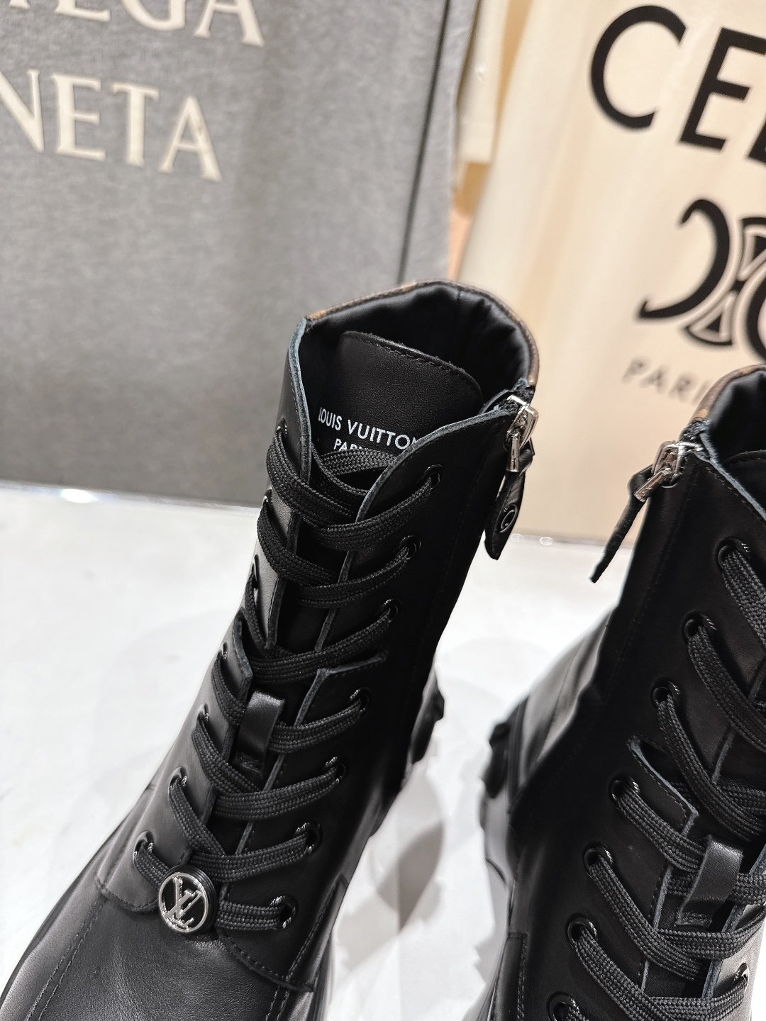 高版本出厂 LOUIS VUITTON 25ss LV驴牌新款系带英伦风帅气厚底马丁靴短靴楦型百搭瘦脚y