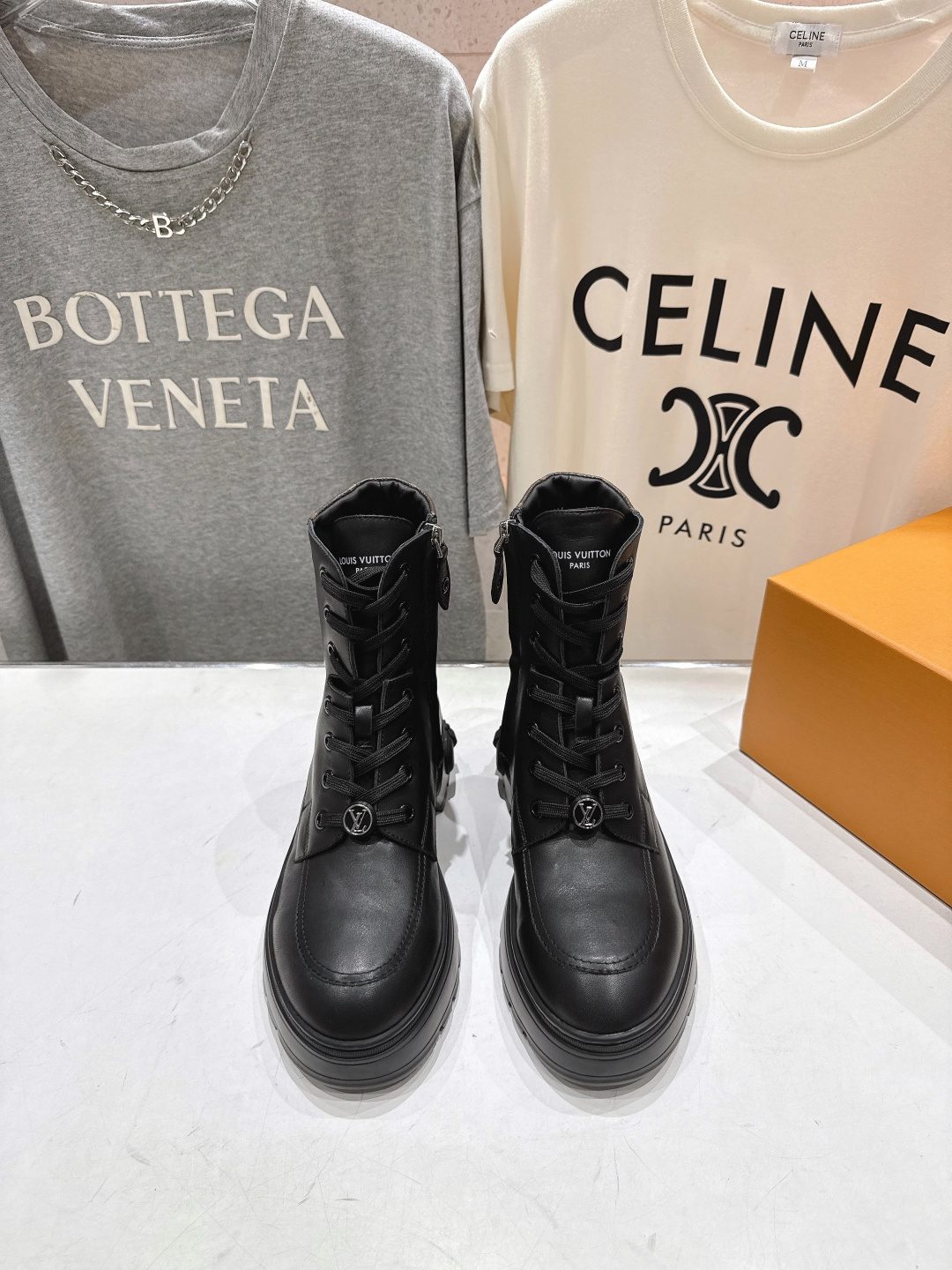 高版本出厂 LOUIS VUITTON 25ss LV驴牌新款系带英伦风帅气厚底马丁靴短靴楦型百搭瘦脚y