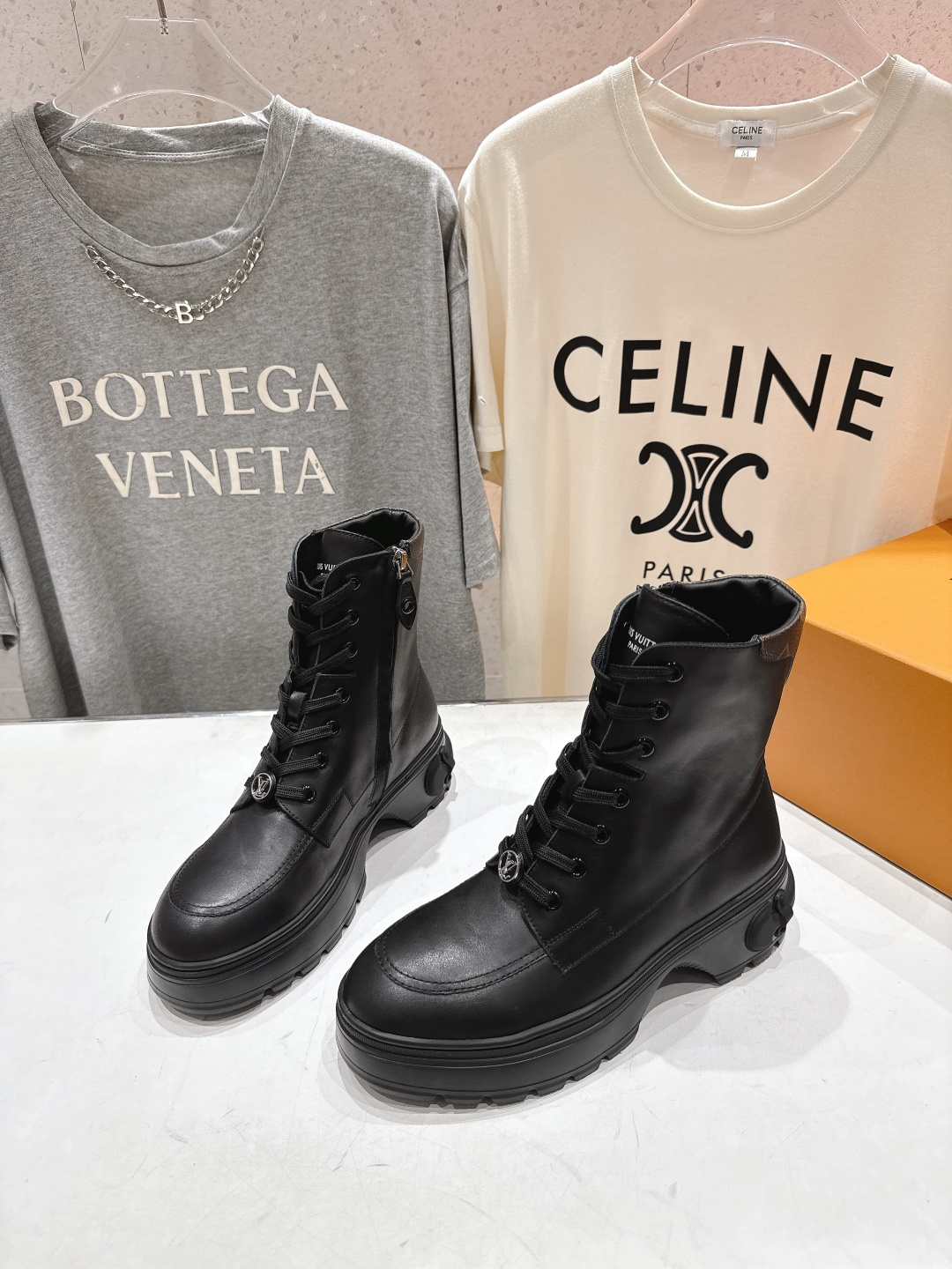 高版本出厂 LOUIS VUITTON 25ss LV驴牌新款系带英伦风帅气厚底马丁靴短靴楦型百搭瘦脚y