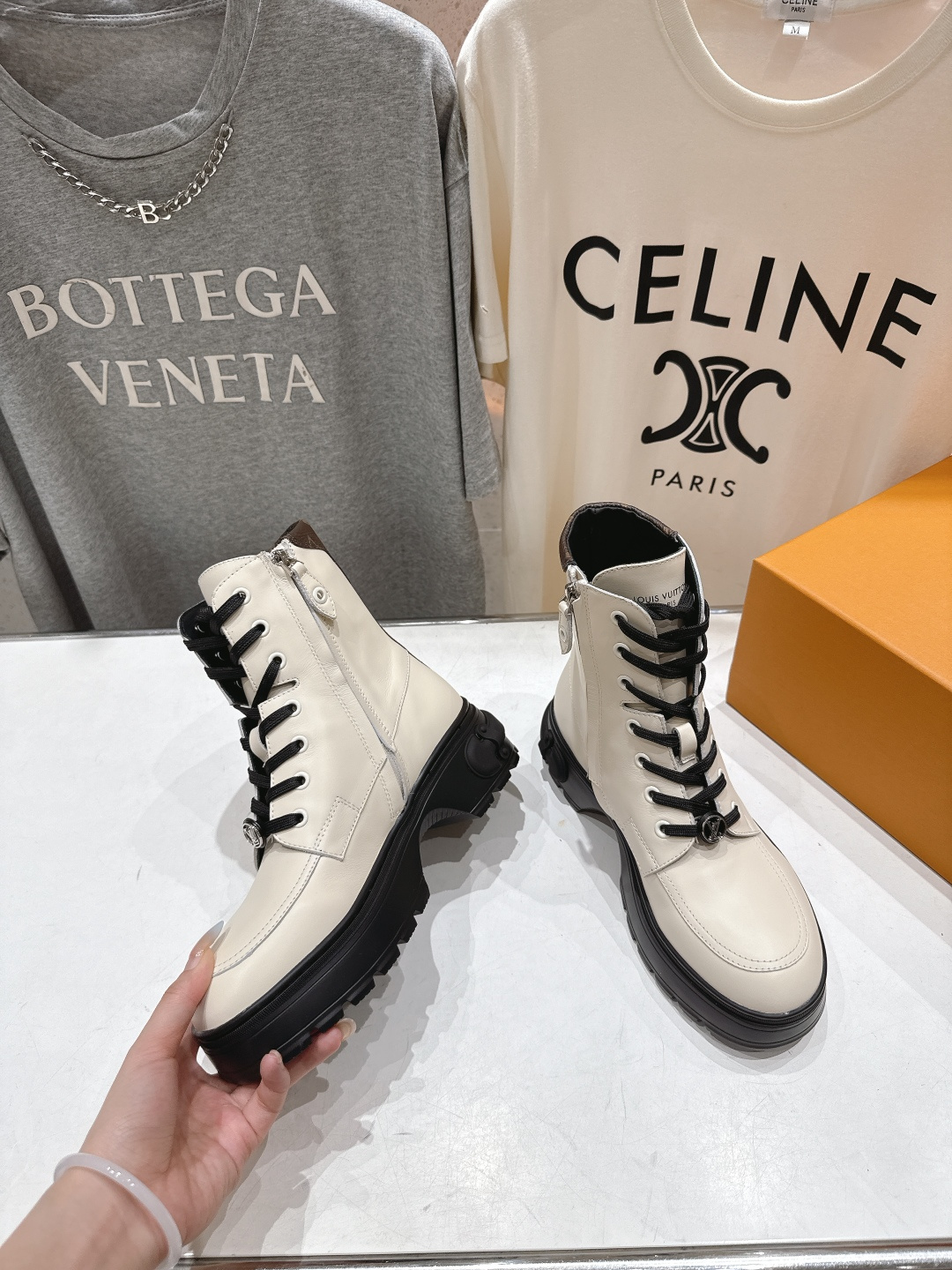 高版本出厂 LOUIS VUITTON 25ss LV驴牌新款系带英伦风帅气厚底马丁靴短靴楦型百搭瘦脚y