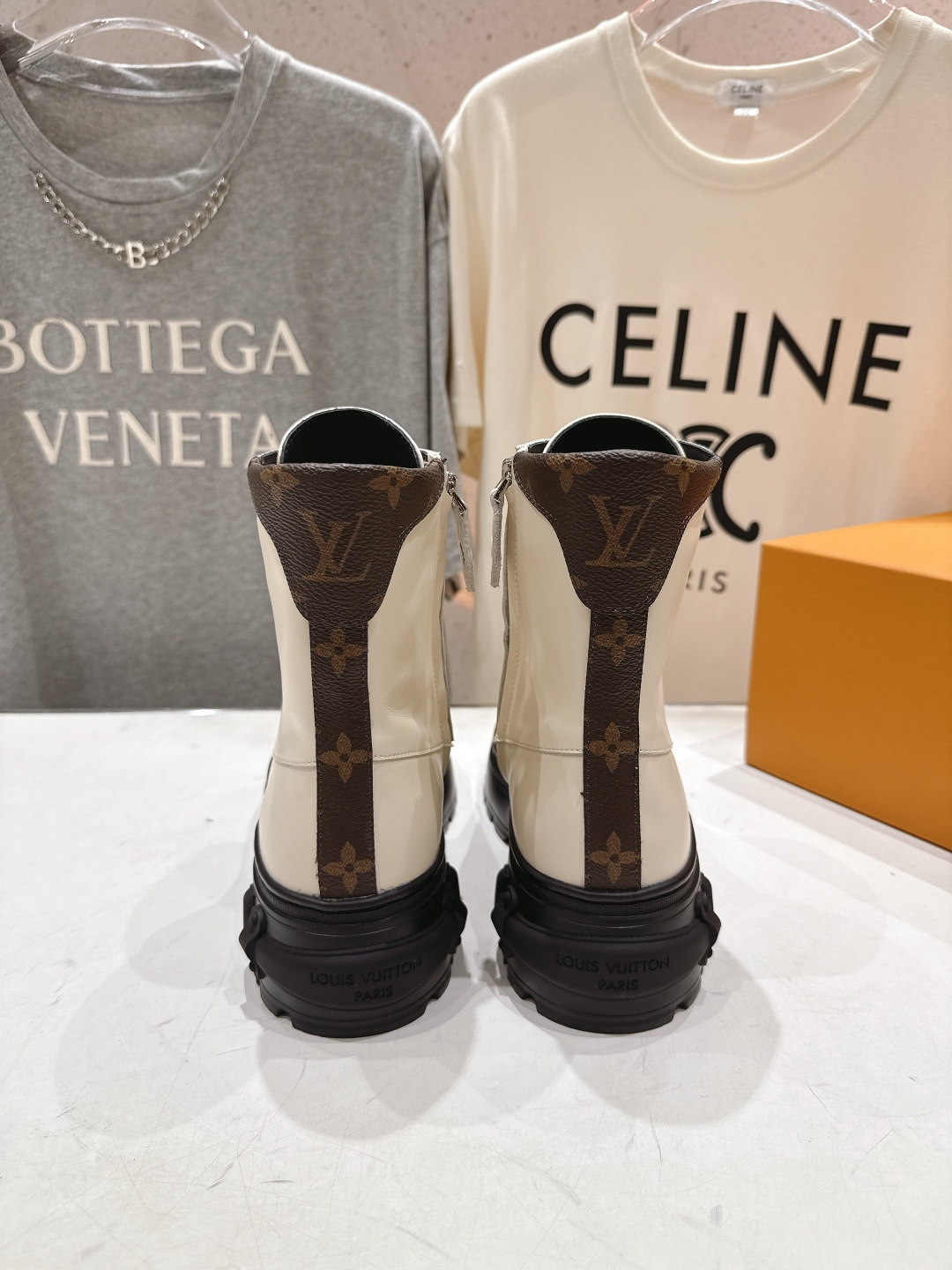 高版本出厂 LOUIS VUITTON 25ss LV驴牌新款系带英伦风帅气厚底马丁靴短靴楦型百搭瘦脚y