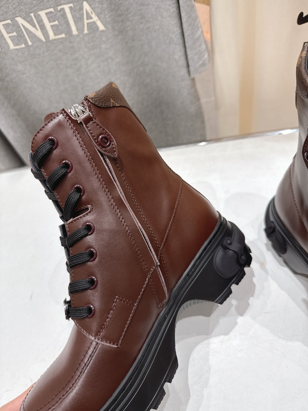 高版本出厂 LOUIS VUITTON 25ss LV驴牌新款系带英伦风帅气厚底马丁靴短靴楦型百搭瘦脚y