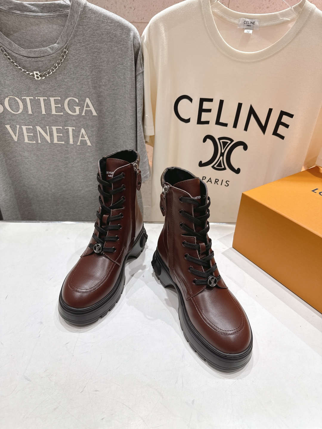 高版本出厂 LOUIS VUITTON 25ss LV驴牌新款系带英伦风帅气厚底马丁靴短靴楦型百搭瘦脚y