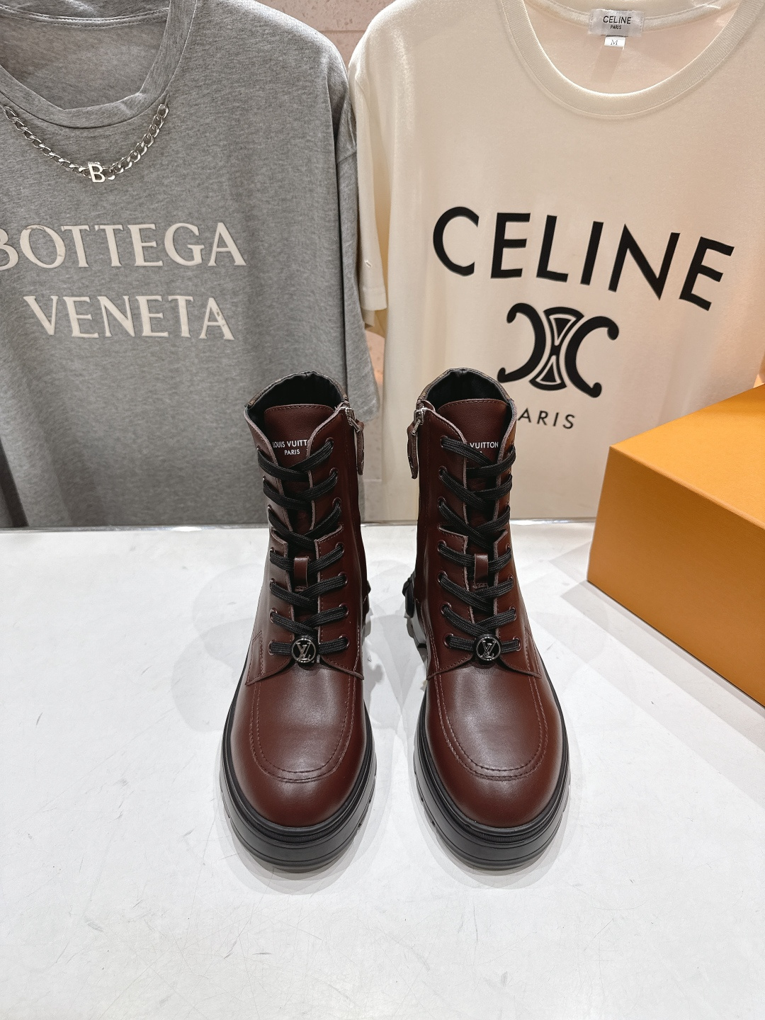 高版本出厂 LOUIS VUITTON 25ss LV驴牌新款系带英伦风帅气厚底马丁靴短靴楦型百搭瘦脚y