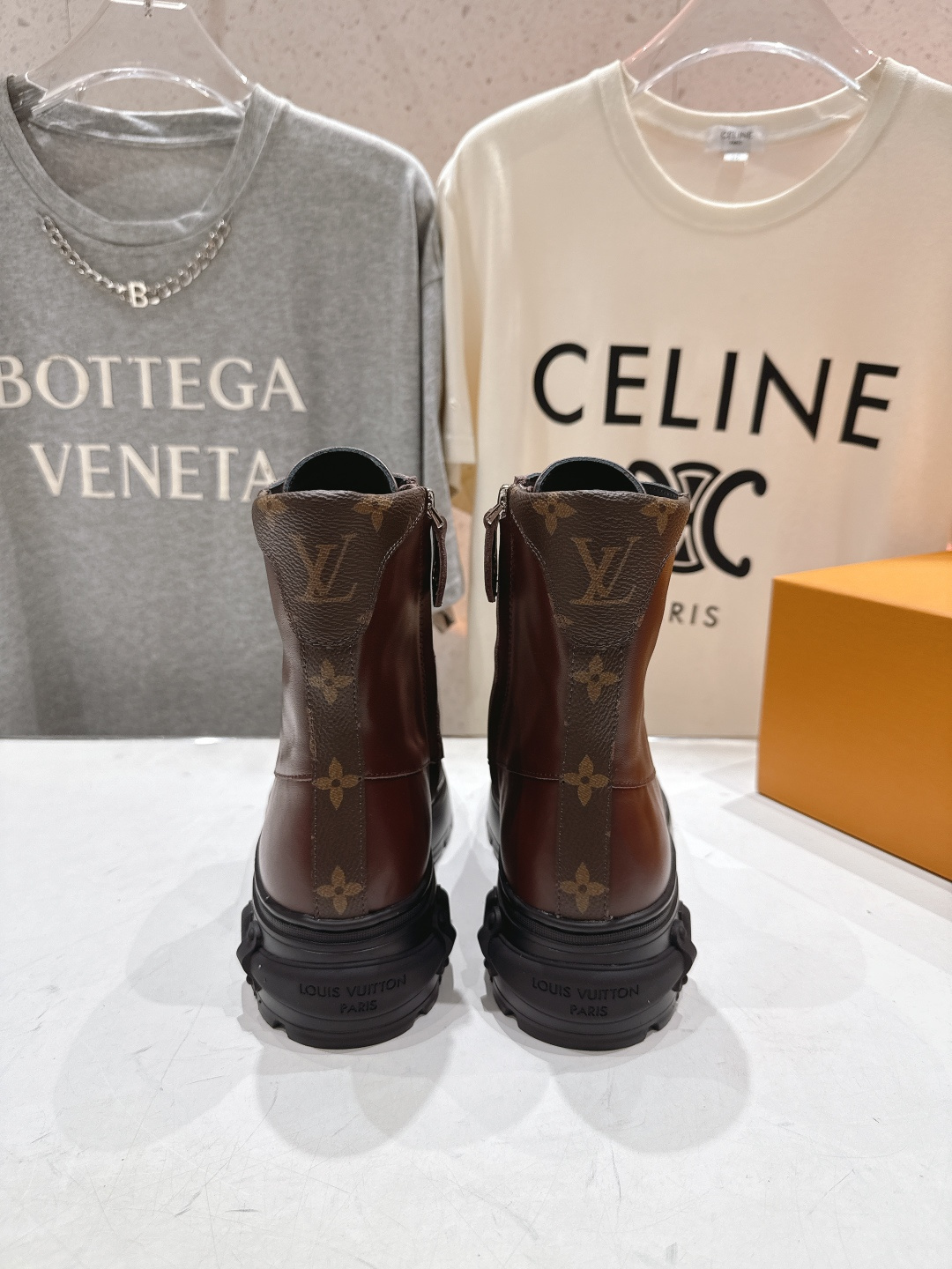 高版本出厂 LOUIS VUITTON 25ss LV驴牌新款系带英伦风帅气厚底马丁靴短靴楦型百搭瘦脚y