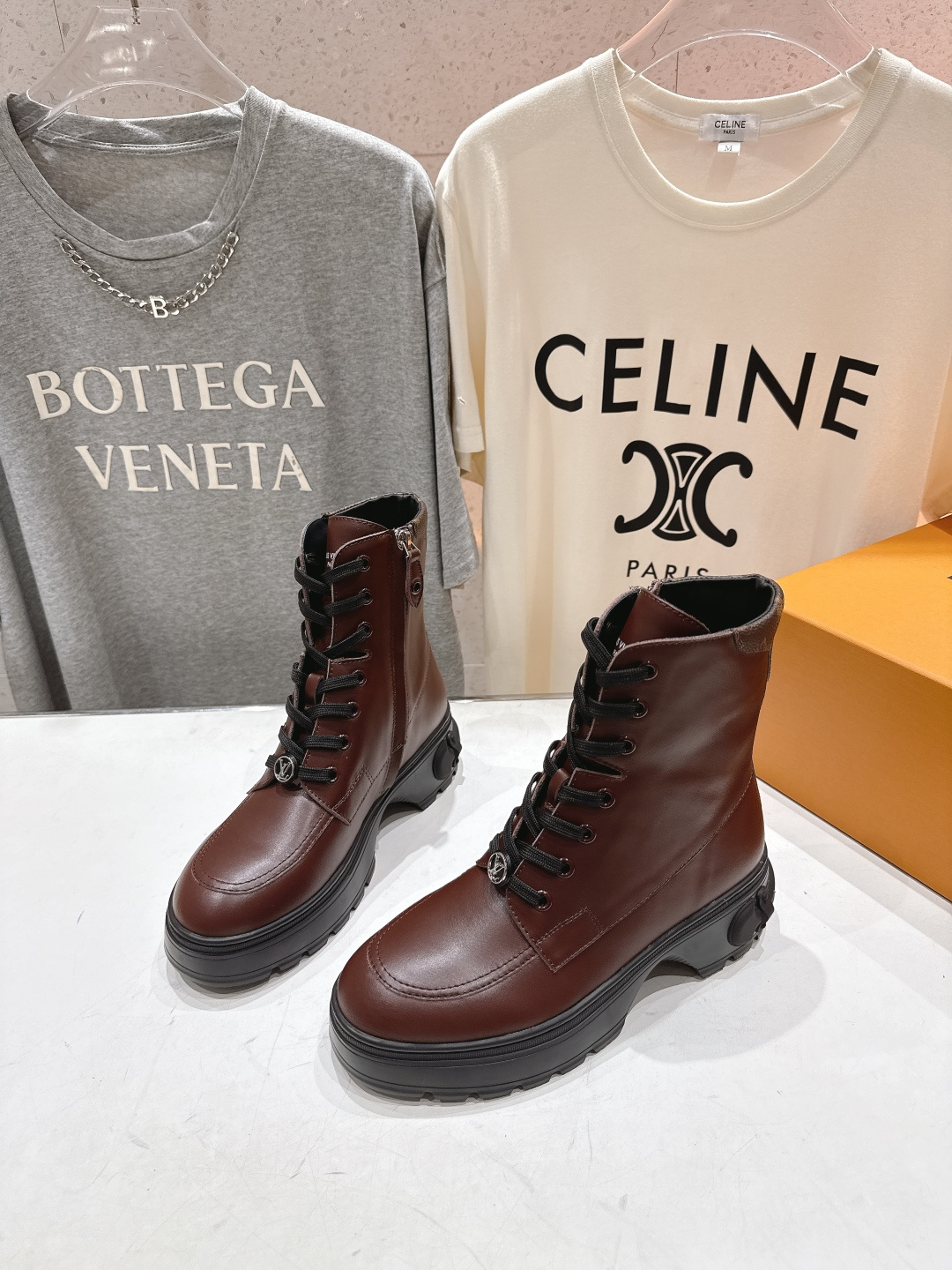 高版本出厂 LOUIS VUITTON 25ss LV驴牌新款系带英伦风帅气厚底马丁靴短靴楦型百搭瘦脚y