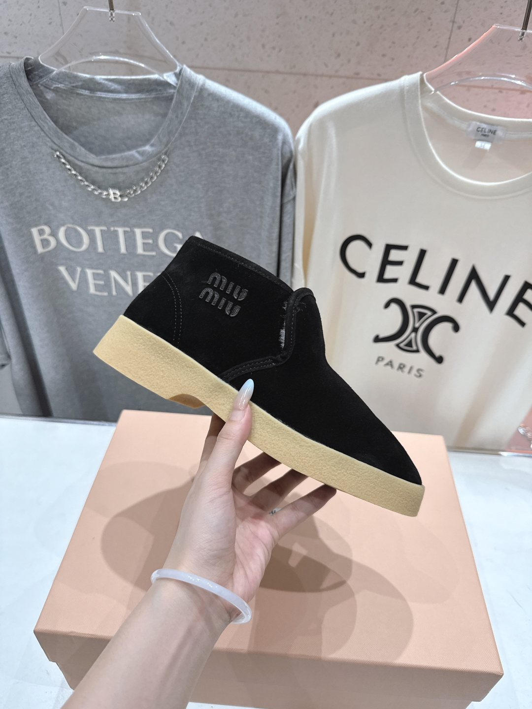 高版本出厂 MiuMiu/缪缪F022 2025ss秋冬走秀款·羊毛小短靴雪地靴毛毛鞋高帮棉鞋经常出现在