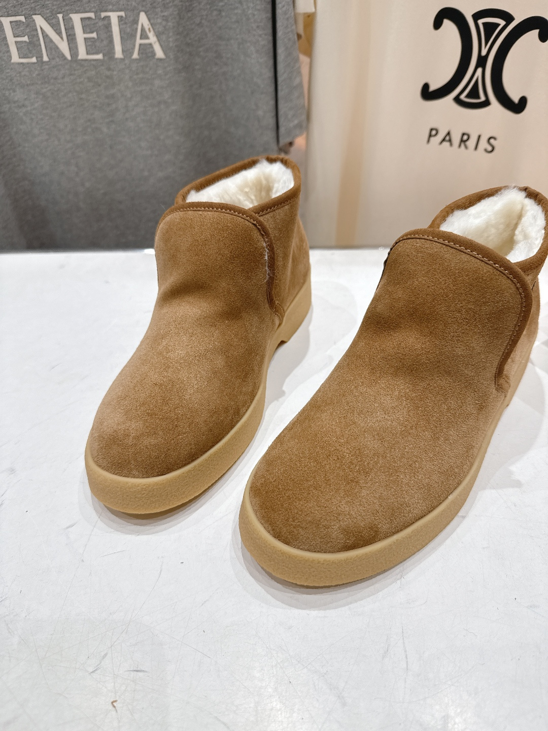 高版本出厂 MiuMiu/缪缪F022 2025ss秋冬走秀款·羊毛小短靴雪地靴毛毛鞋高帮棉鞋经常出现在