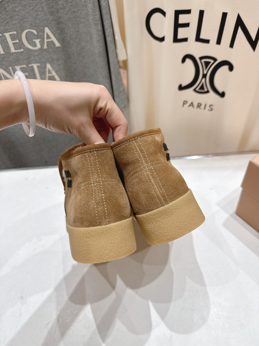 高版本出厂 MiuMiu/缪缪F022 2025ss秋冬走秀款·羊毛小短靴雪地靴毛毛鞋高帮棉鞋经常出现在