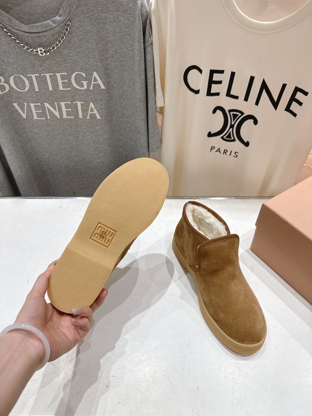 高版本出厂 MiuMiu/缪缪F022 2025ss秋冬走秀款·羊毛小短靴雪地靴毛毛鞋高帮棉鞋经常出现在