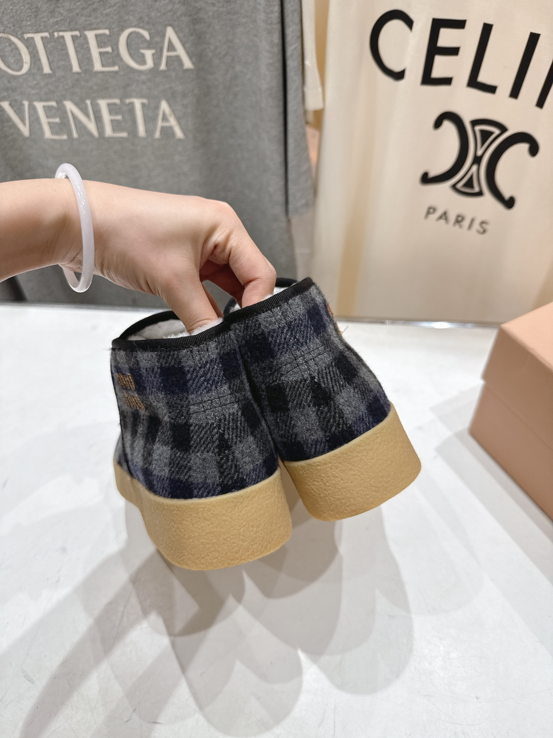 高版本出厂 MiuMiu/缪缪F022 2025ss秋冬走秀款·羊毛小短靴雪地靴毛毛鞋高帮棉鞋经常出现在