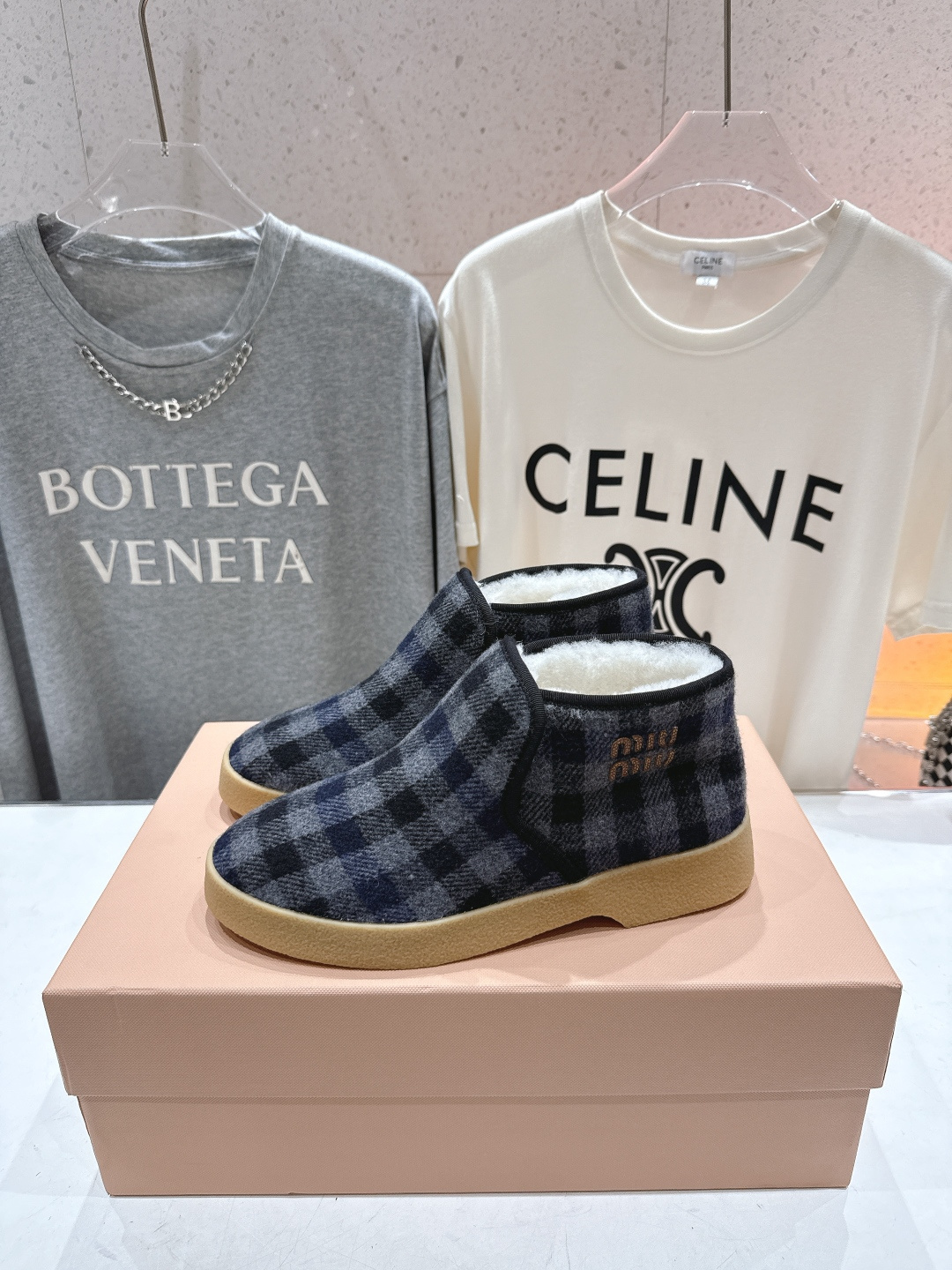 高版本出厂 MiuMiu/缪缪F022 2025ss秋冬走秀款·羊毛小短靴雪地靴毛毛鞋高帮棉鞋经常出现在