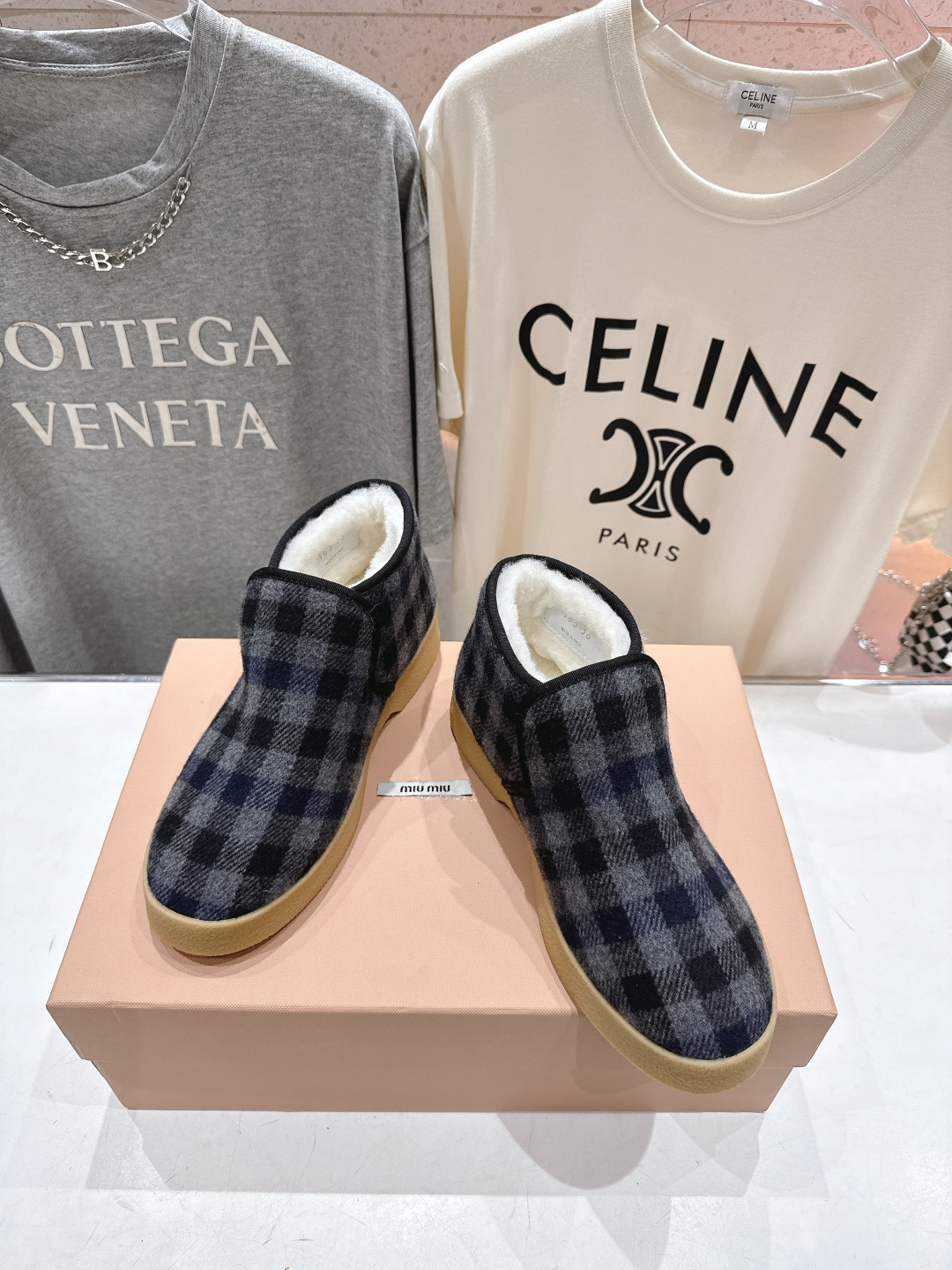 高版本出厂 MiuMiu/缪缪F022 2025ss秋冬走秀款·羊毛小短靴雪地靴毛毛鞋高帮棉鞋经常出现在