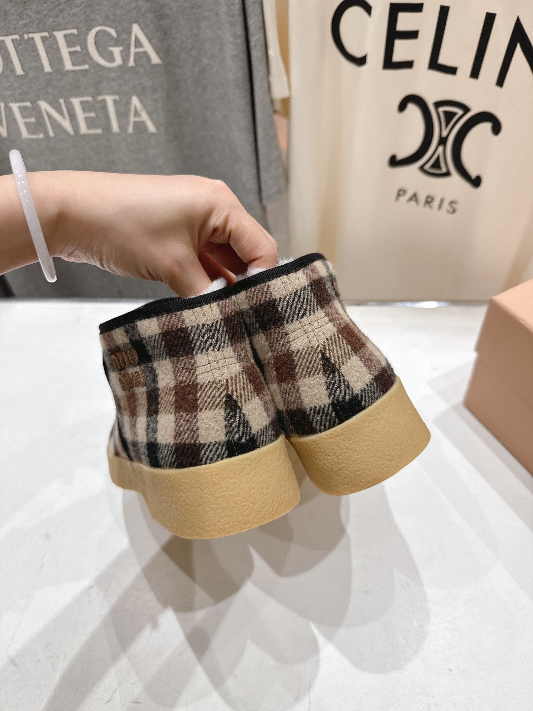 高版本出厂 MiuMiu/缪缪F022 2025ss秋冬走秀款·羊毛小短靴雪地靴毛毛鞋高帮棉鞋经常出现在