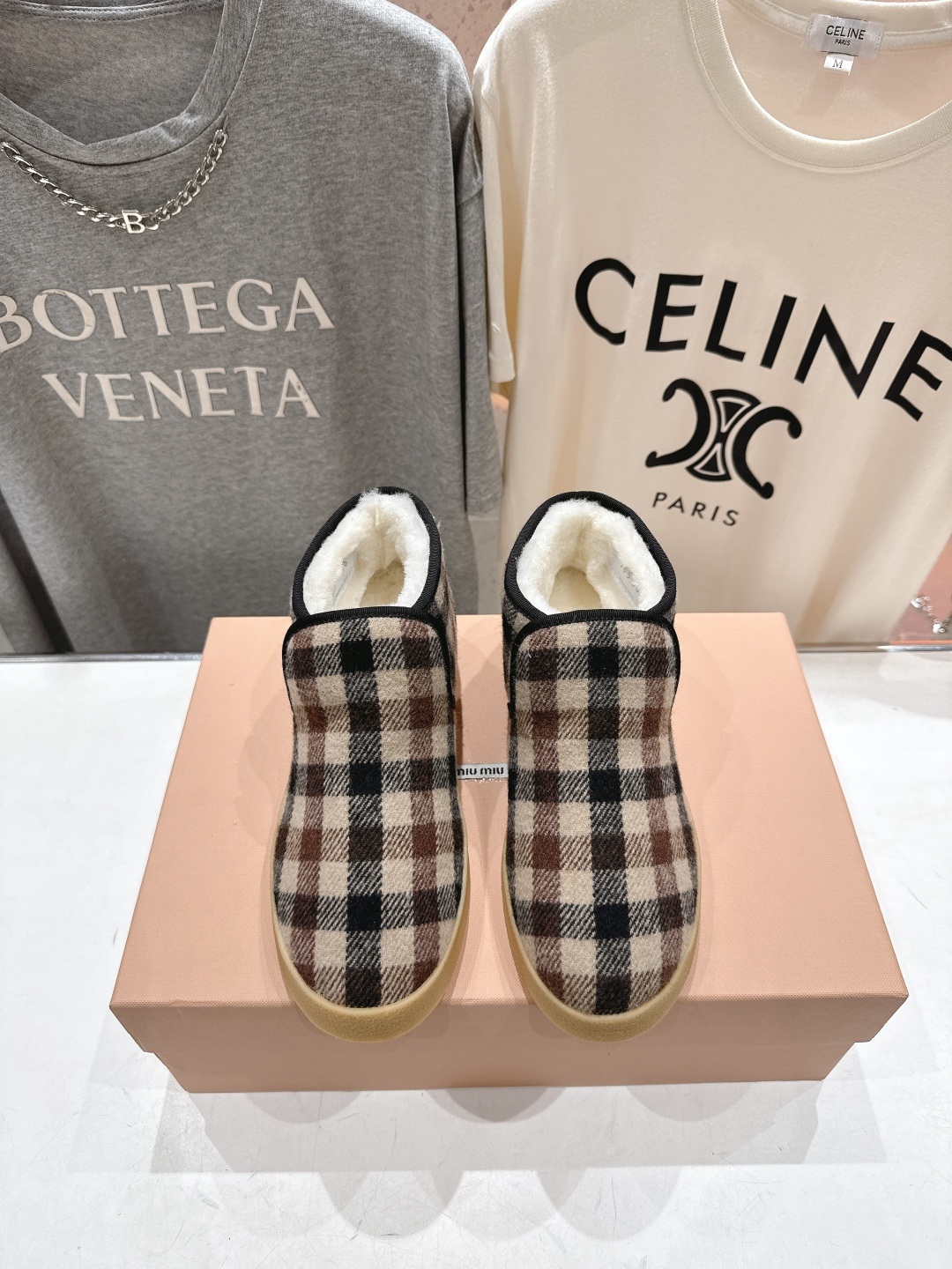 高版本出厂 MiuMiu/缪缪F022 2025ss秋冬走秀款·羊毛小短靴雪地靴毛毛鞋高帮棉鞋经常出现在