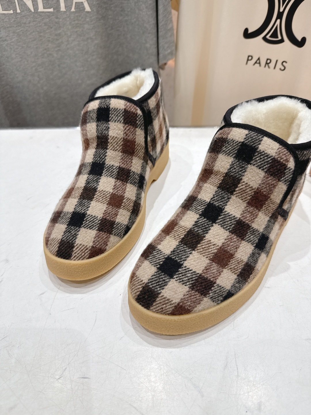 高版本出厂 MiuMiu/缪缪F022 2025ss秋冬走秀款·羊毛小短靴雪地靴毛毛鞋高帮棉鞋经常出现在