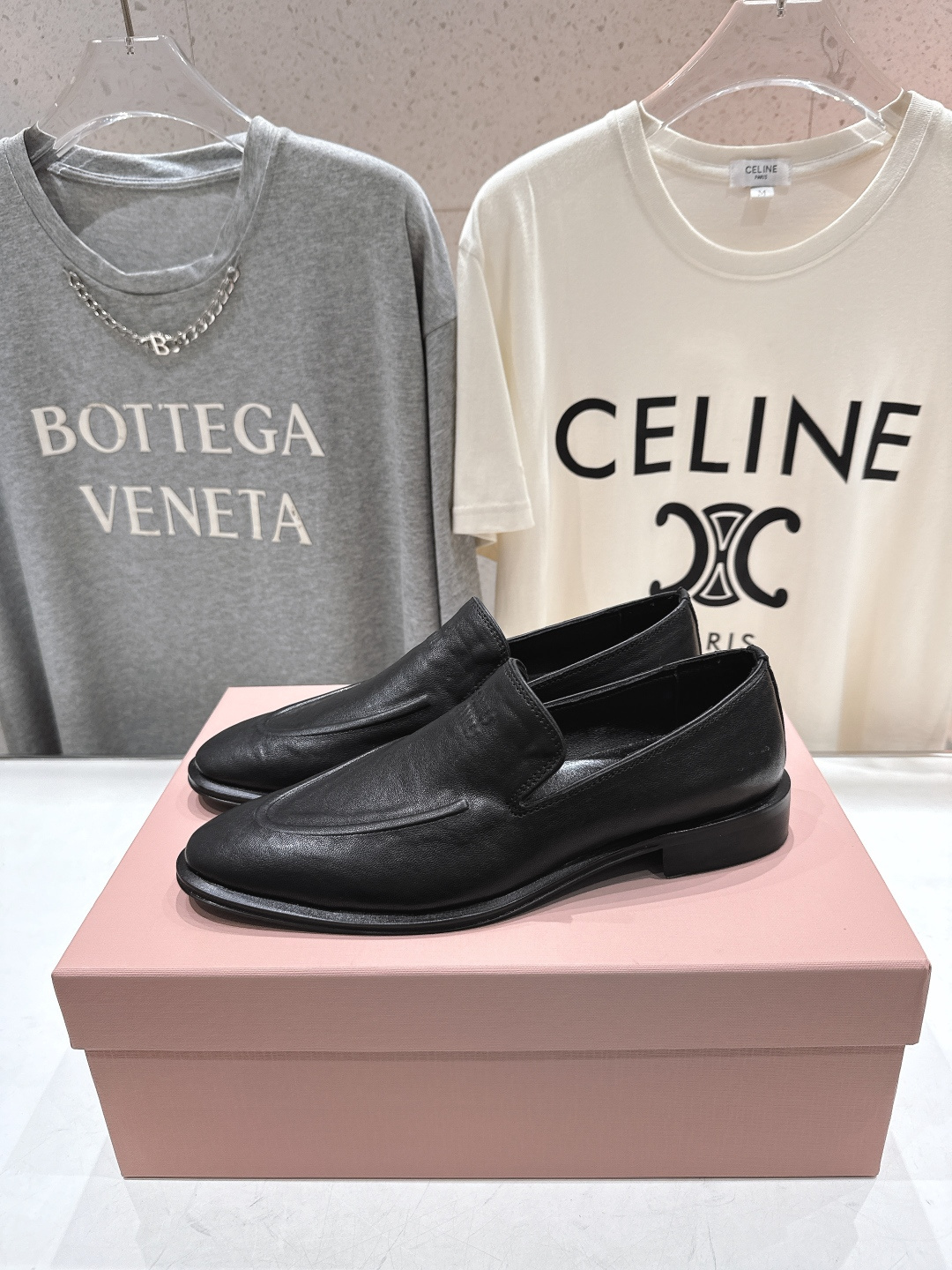 高版本出厂Miu Miu/缪缪F013 26ss春夏走秀新款复古做旧皮革乐福鞋休闲鞋小皮鞋将复古优雅与工