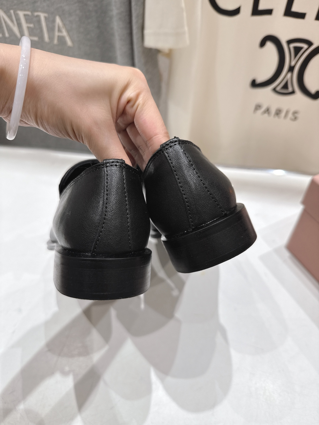 高版本出厂Miu Miu/缪缪F013 26ss春夏走秀新款复古做旧皮革乐福鞋休闲鞋小皮鞋将复古优雅与工