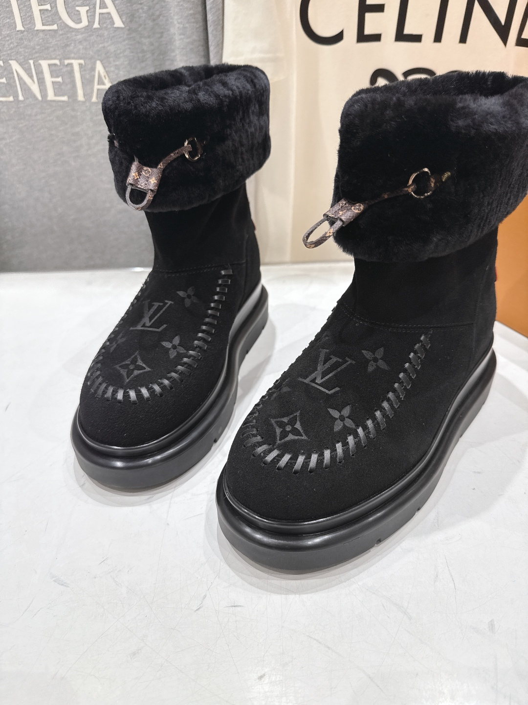 高版本出厂 LOUIS VUITTON ss25 LV驴牌秋冬新款厚底雪地靴保暖短靴LV冬季滑雪系列Mo