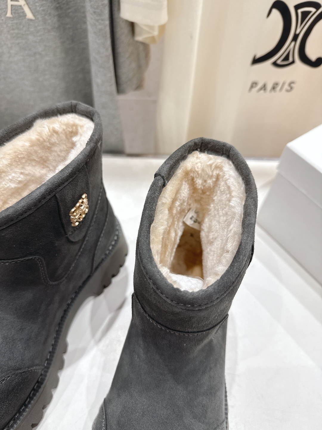 高版本出厂 Loewe/罗意威F036 25ss冬季最新保暖雪地靴羊毛靴短靴顶级版本，这么保暖还能这么轻