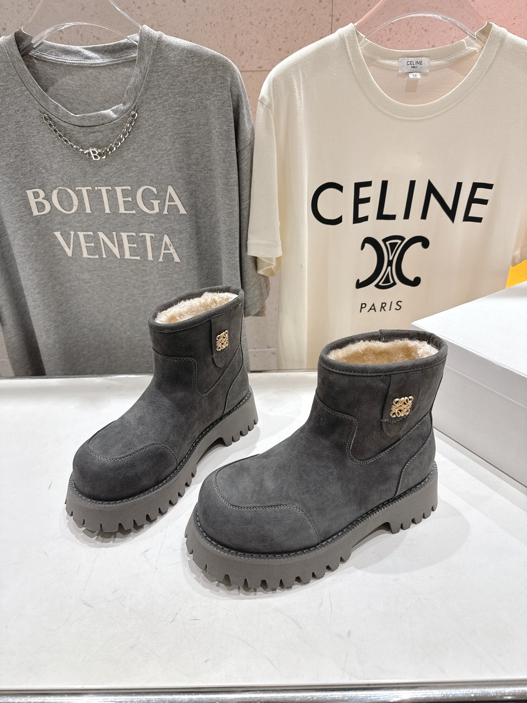 高版本出厂 Loewe/罗意威F036 25ss冬季最新保暖雪地靴羊毛靴短靴顶级版本，这么保暖还能这么轻