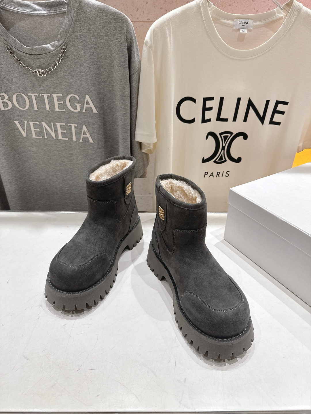 高版本出厂 Loewe/罗意威F036 25ss冬季最新保暖雪地靴羊毛靴短靴顶级版本，这么保暖还能这么轻