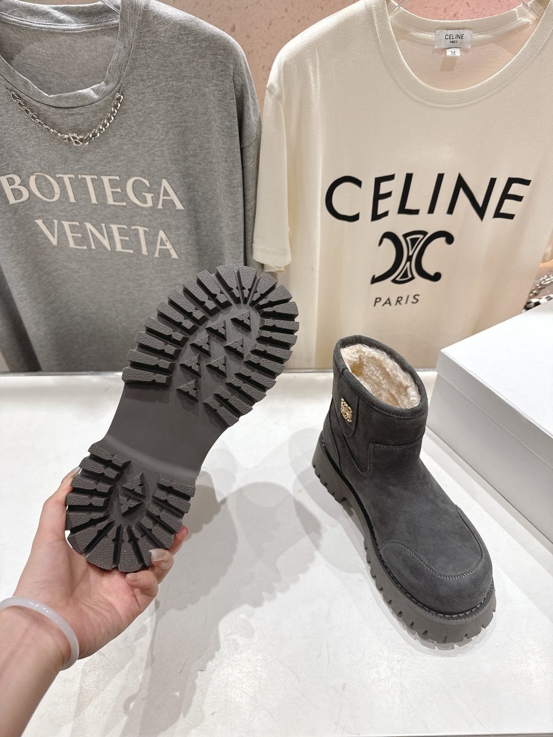 高版本出厂 Loewe/罗意威F036 25ss冬季最新保暖雪地靴羊毛靴短靴顶级版本，这么保暖还能这么轻