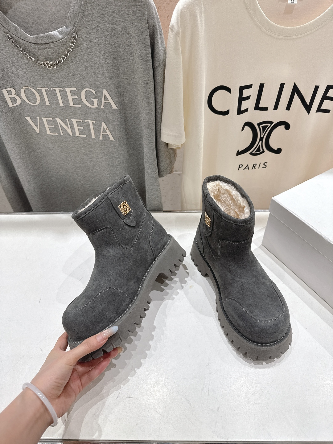 高版本出厂 Loewe/罗意威F036 25ss冬季最新保暖雪地靴羊毛靴短靴顶级版本，这么保暖还能这么轻