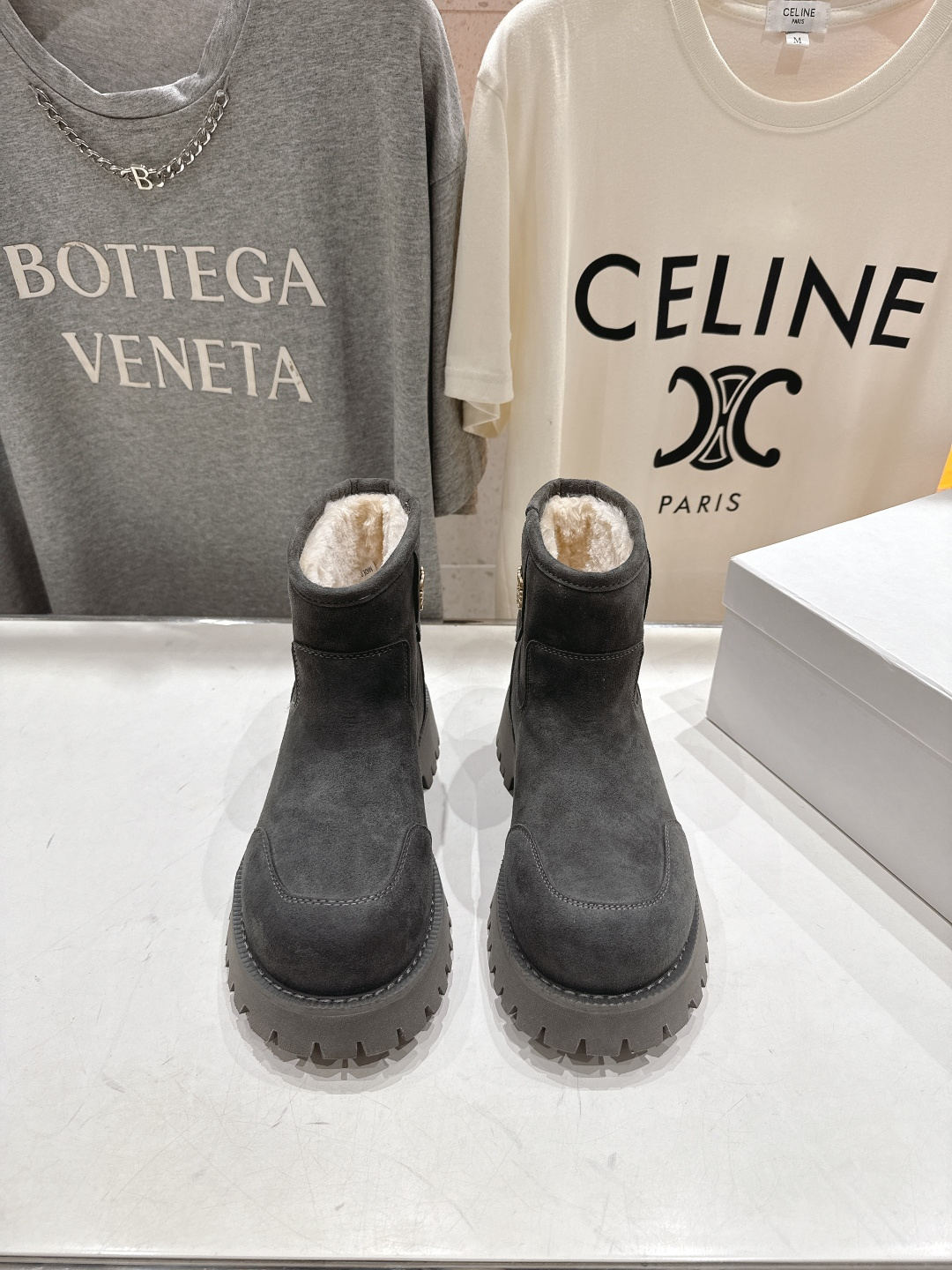 高版本出厂 Loewe/罗意威F036 25ss冬季最新保暖雪地靴羊毛靴短靴顶级版本，这么保暖还能这么轻