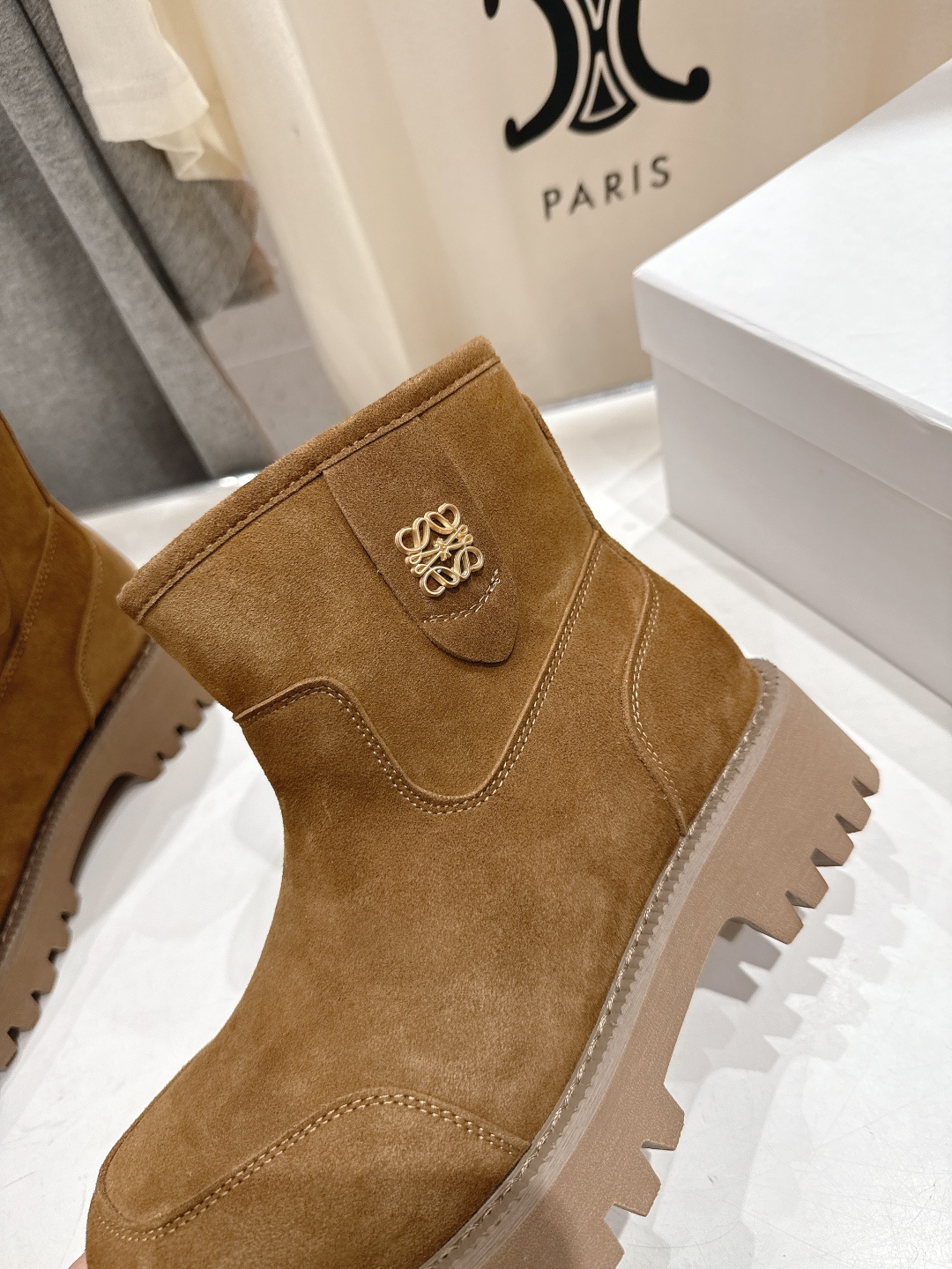 高版本出厂 Loewe/罗意威F036 25ss冬季最新保暖雪地靴羊毛靴短靴顶级版本，这么保暖还能这么轻