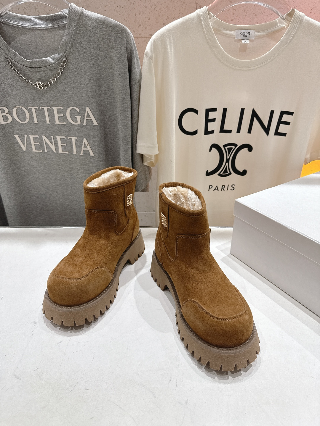 高版本出厂 Loewe/罗意威F036 25ss冬季最新保暖雪地靴羊毛靴短靴顶级版本，这么保暖还能这么轻