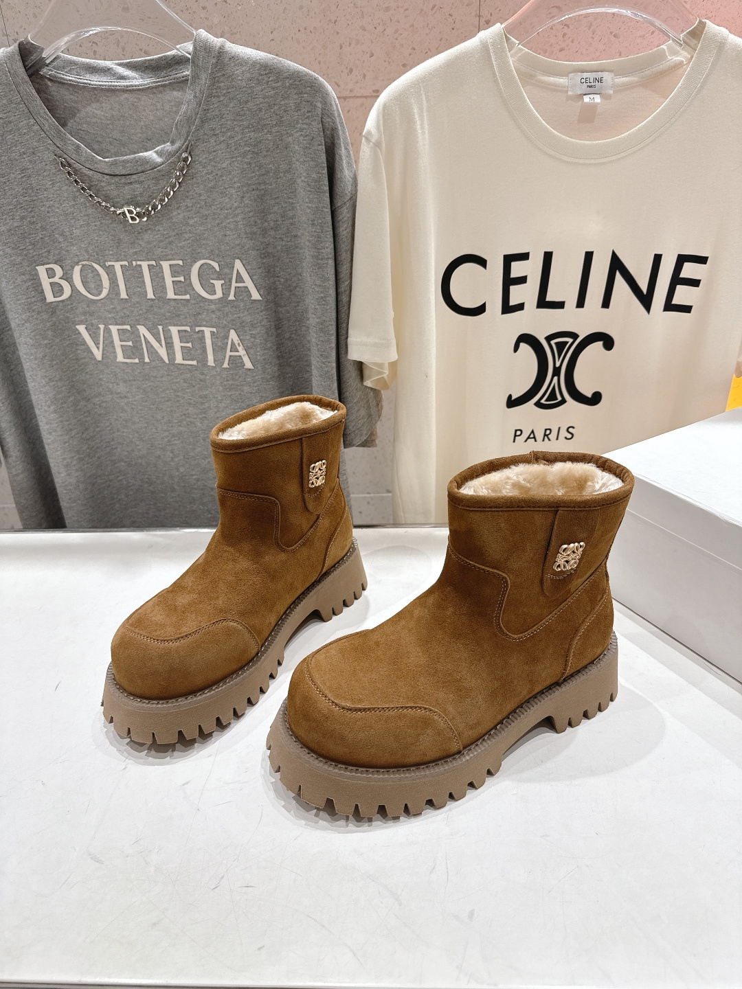 高版本出厂 Loewe/罗意威F036 25ss冬季最新保暖雪地靴羊毛靴短靴顶级版本，这么保暖还能这么轻