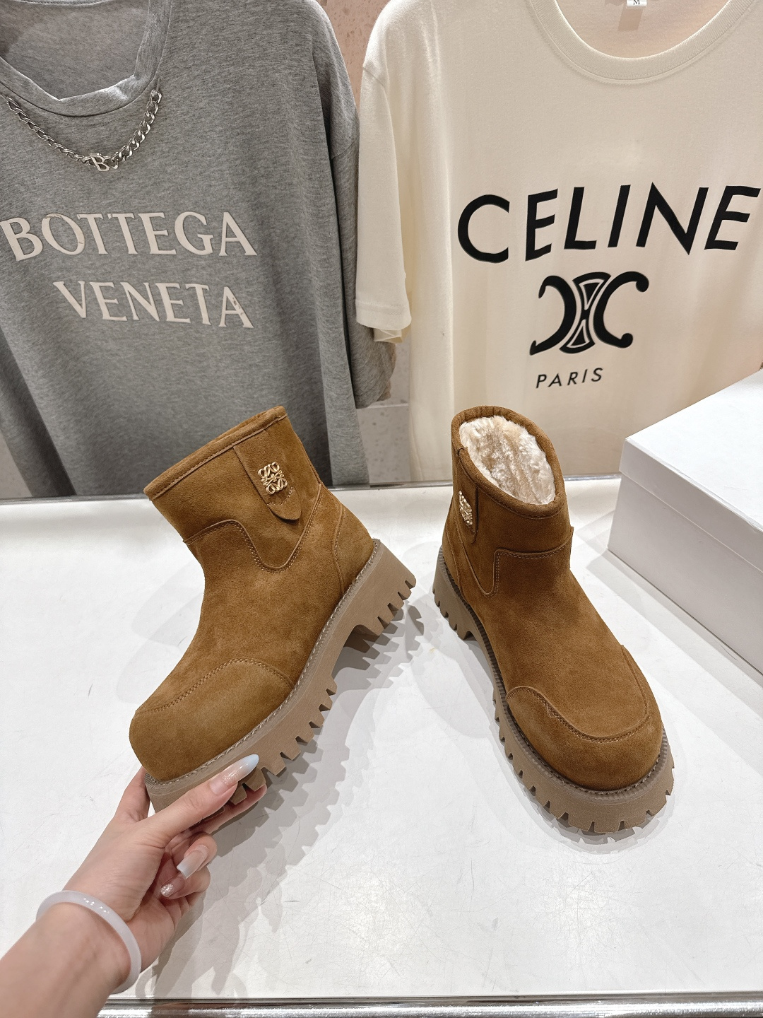 高版本出厂 Loewe/罗意威F036 25ss冬季最新保暖雪地靴羊毛靴短靴顶级版本，这么保暖还能这么轻