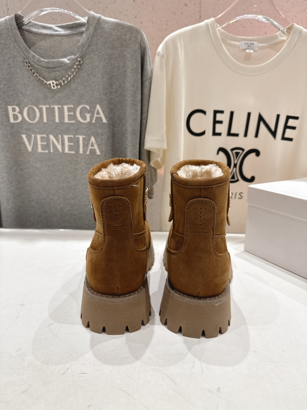 高版本出厂 Loewe/罗意威F036 25ss冬季最新保暖雪地靴羊毛靴短靴顶级版本，这么保暖还能这么轻