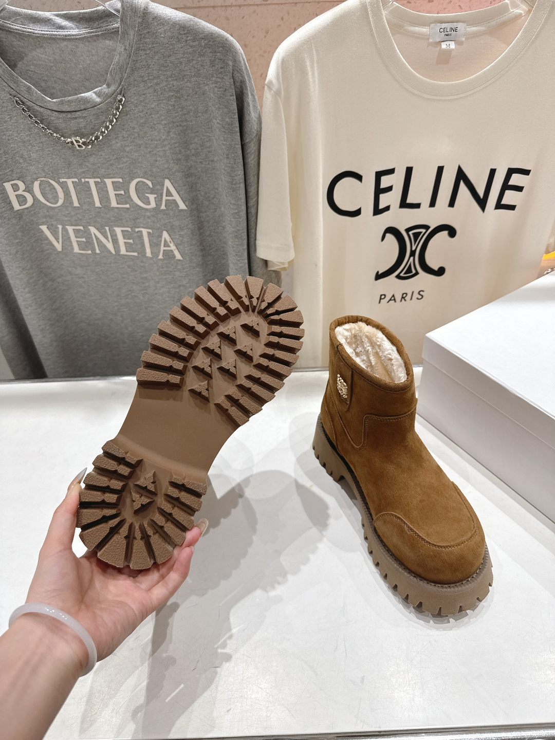 高版本出厂 Loewe/罗意威F036 25ss冬季最新保暖雪地靴羊毛靴短靴顶级版本，这么保暖还能这么轻