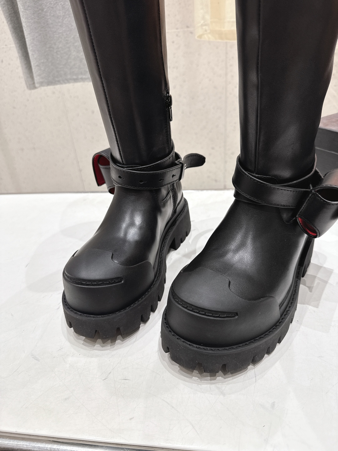 高版本出厂 🆕超🔥小众品牌DYMONLATRY 2025ss秋冬新款厚底工装靴马丁靴绑带中靴自带厚底增高