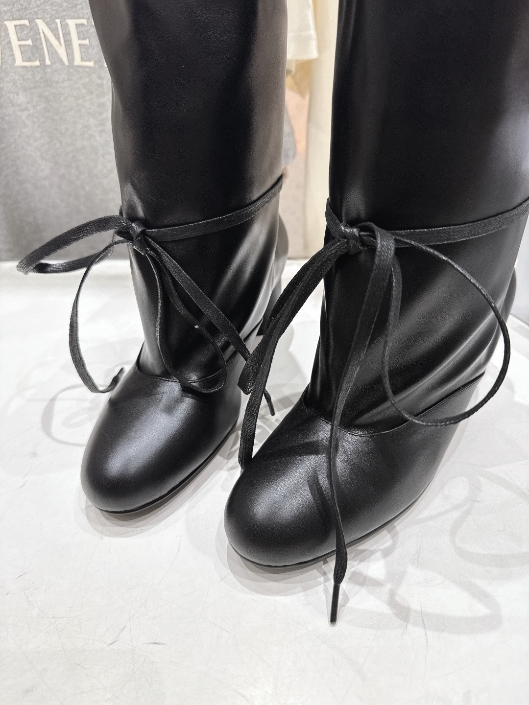 高版本出厂 Solesophy轻奢品牌F017 25ss新款复古风绑带短靴堆堆靴品牌选用了柔软舒适的材料