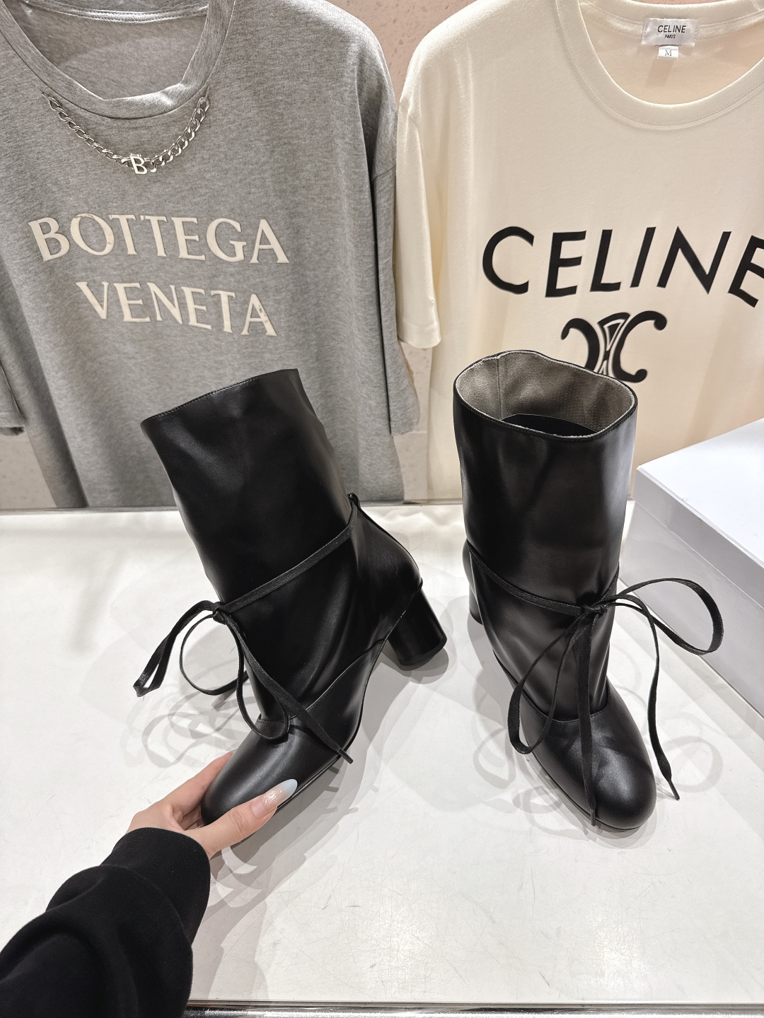 高版本出厂 Solesophy轻奢品牌F017 25ss新款复古风绑带短靴堆堆靴品牌选用了柔软舒适的材料