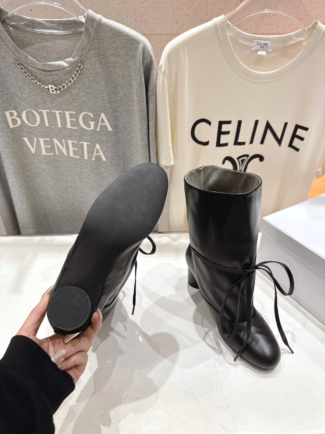 高版本出厂 Solesophy轻奢品牌F017 25ss新款复古风绑带短靴堆堆靴品牌选用了柔软舒适的材料