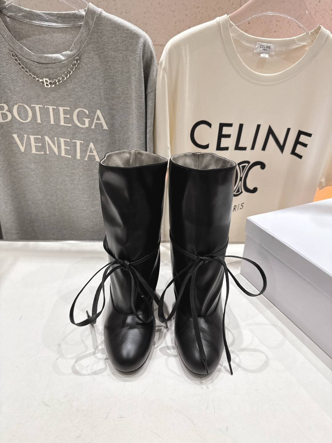 高版本出厂 Solesophy轻奢品牌F017 25ss新款复古风绑带短靴堆堆靴品牌选用了柔软舒适的材料