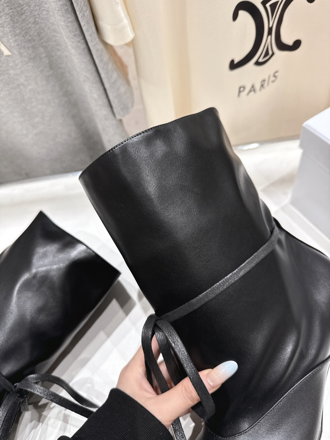 高版本出厂 Solesophy轻奢品牌F017 25ss新款复古风绑带短靴堆堆靴品牌选用了柔软舒适的材料