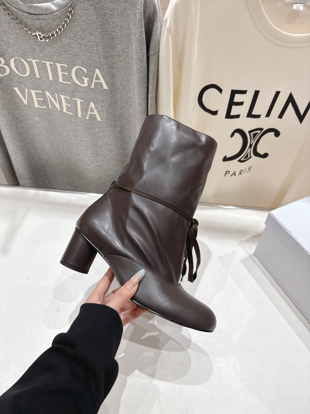 高版本出厂 Solesophy轻奢品牌F017 25ss新款复古风绑带短靴堆堆靴品牌选用了柔软舒适的材料