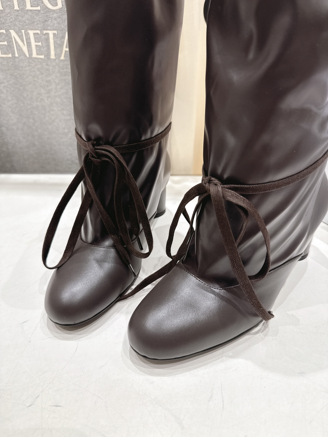 高版本出厂 Solesophy轻奢品牌F017 25ss新款复古风绑带短靴堆堆靴品牌选用了柔软舒适的材料