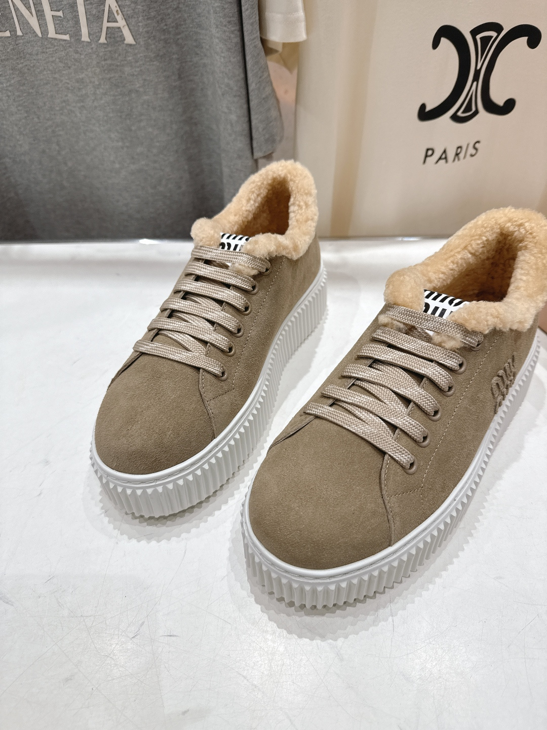 高版本出厂 MiuMiu/缪缪F015 2025ss秋冬新款系带厚底羊毛小白鞋运动休闲鞋毛毛鞋这款系带运