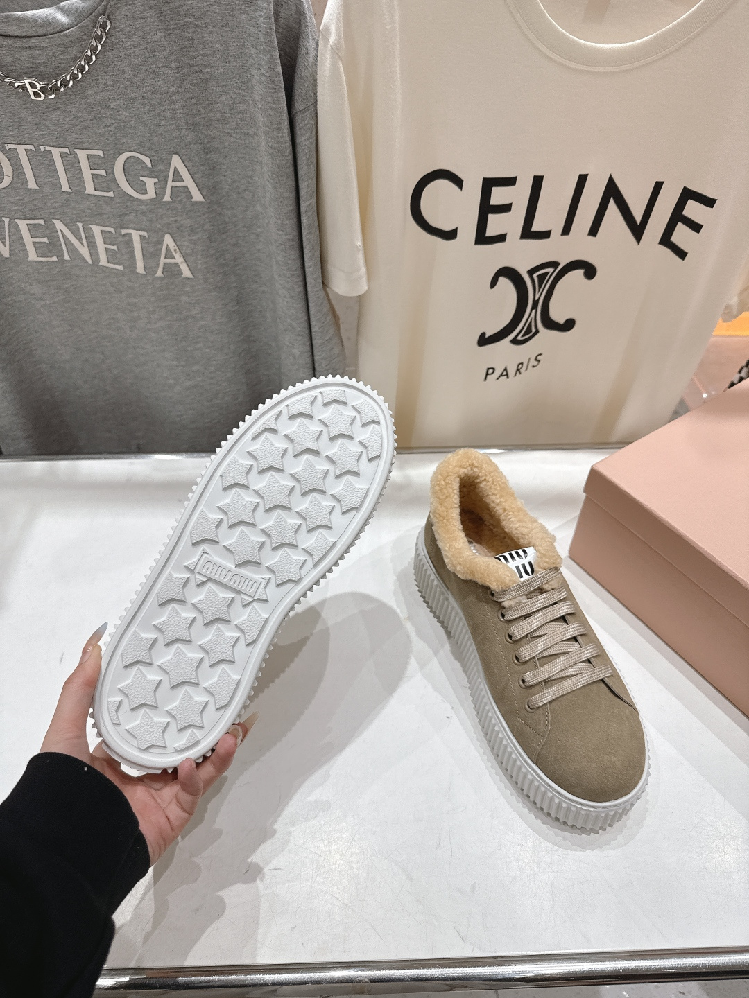 高版本出厂 MiuMiu/缪缪F015 2025ss秋冬新款系带厚底羊毛小白鞋运动休闲鞋毛毛鞋这款系带运