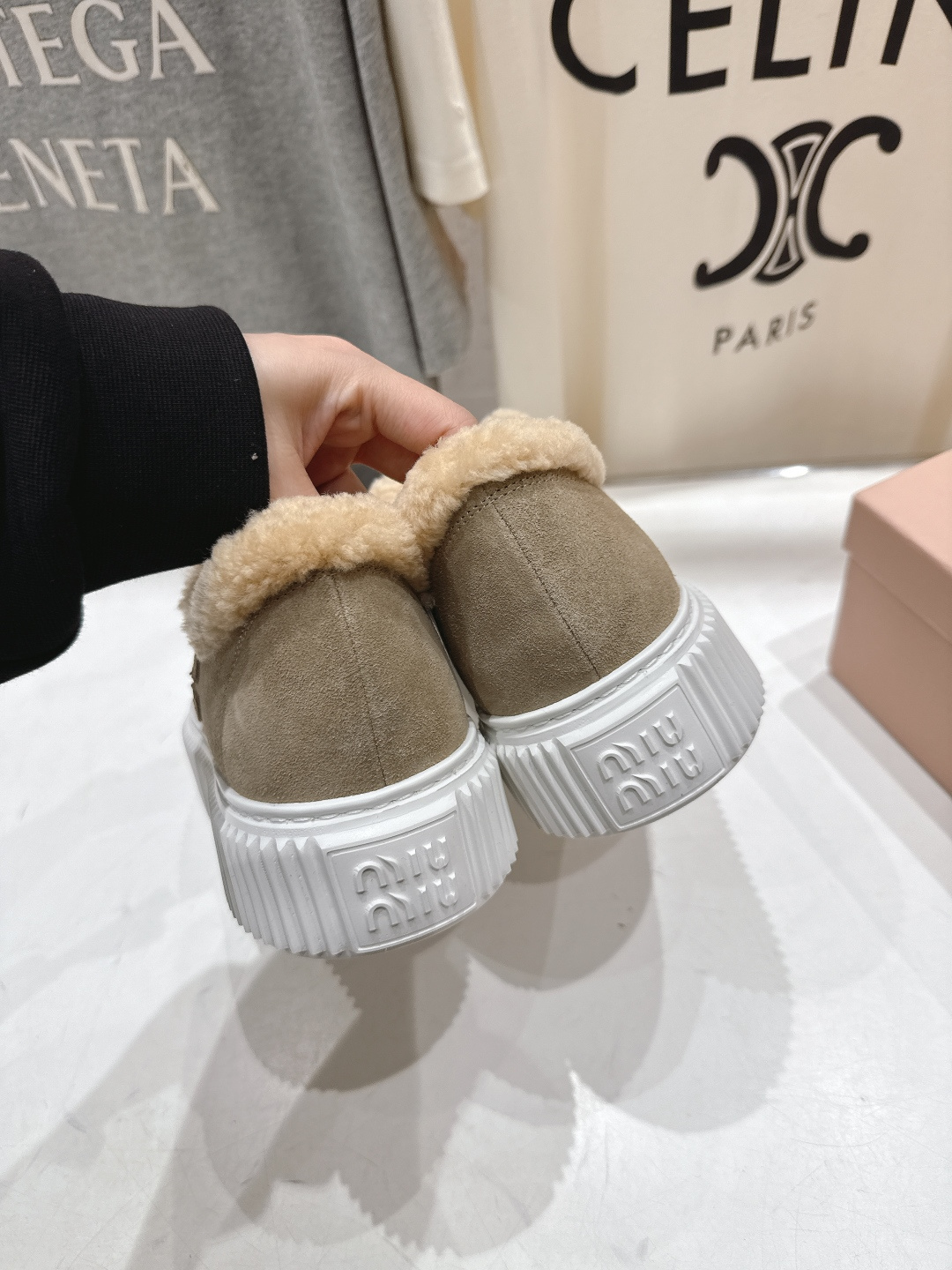 高版本出厂 MiuMiu/缪缪F015 2025ss秋冬新款系带厚底羊毛小白鞋运动休闲鞋毛毛鞋这款系带运